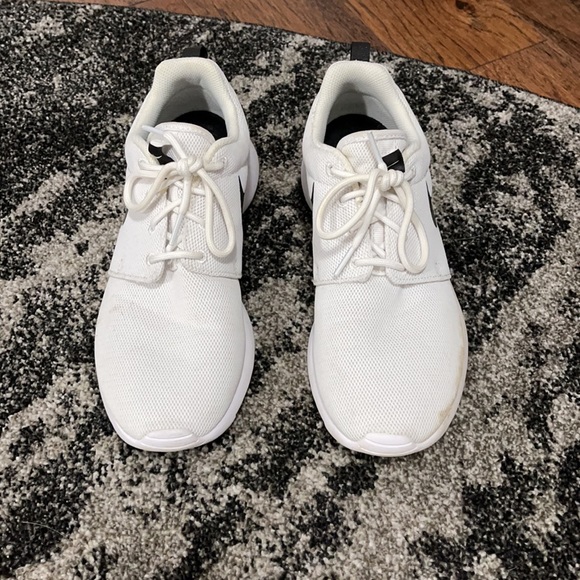 Nike Roshe One Sneakers 👟 - Picture 2 of 7